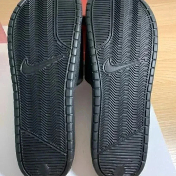 113.L, NEW Nike Benassi Slides- Black/Red- US 13 Men's - Picture 2 of 4